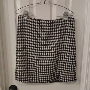 Old Navy Black and White Houndstooth Mini Skirt